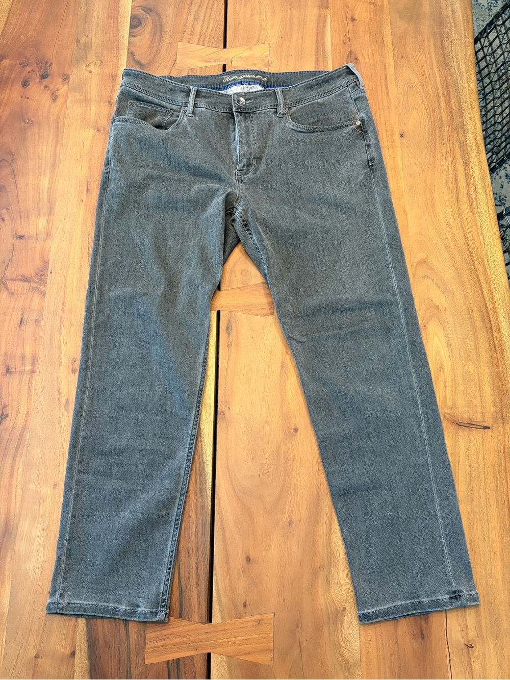 Tommy Bahama Classic Men’s Gray Straight-Leg Jeans